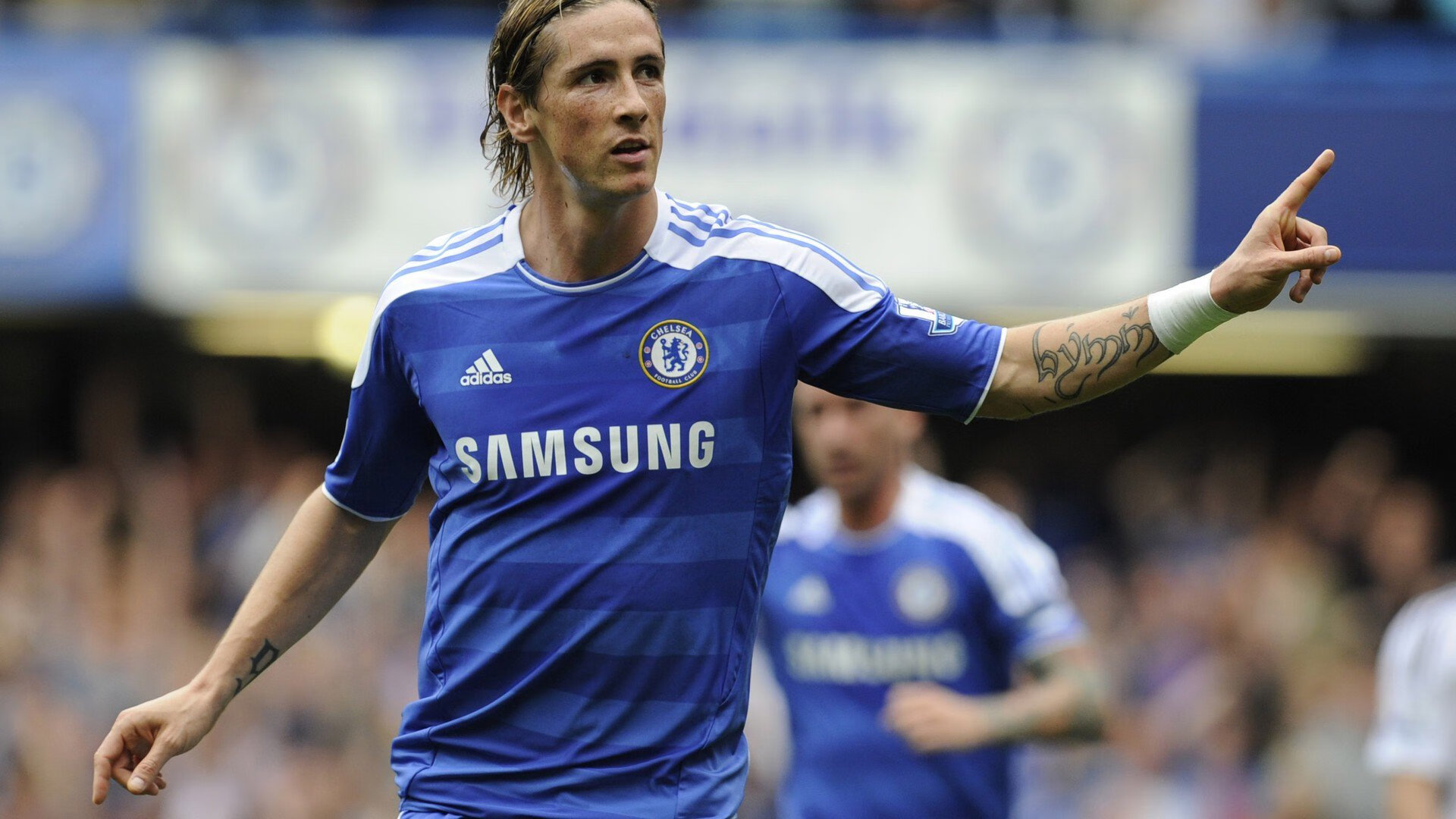 从东伦敦工人区到温莎城堡：贝克汉姆30年逆袭的阶级跃迁密码，贝克汉姆伦敦的豪宅