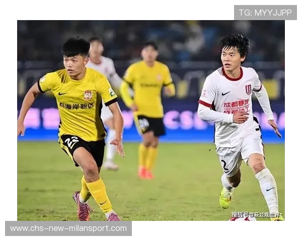 上海海港杨希反抢成功，立刻送出斜塞到肋部