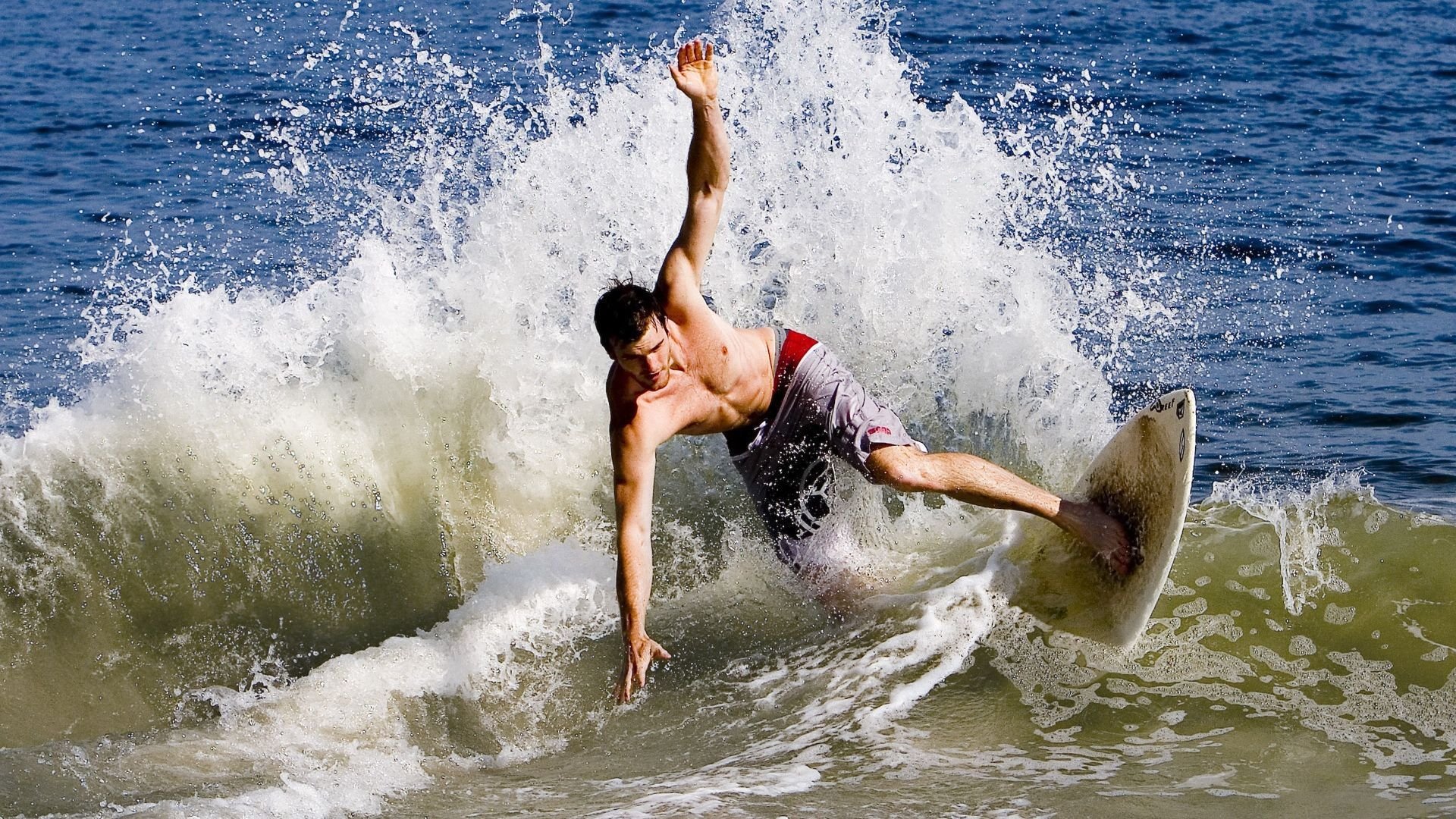 米兰体育官网入口-中超球队中场组织能力提升明显，中超16支球队主场球场